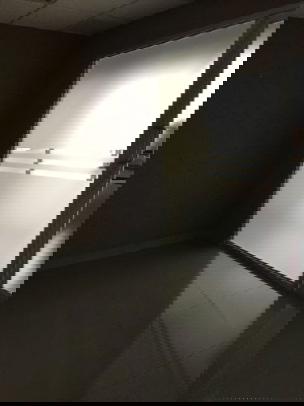 Interior office with frosted glass partition and tiled flooring Torre Aseguradora Ancón Panama