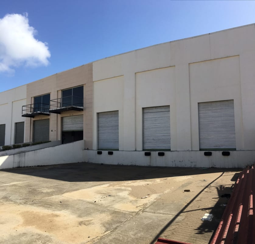 Facade with multiple garage doors elevated truck docks Parque Industrial Las Americas Panama