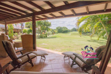 Spacious kitchen with granite countertops, ceramic floors, fully equipped at Costa Blanca Golf & Villas Panama for rent