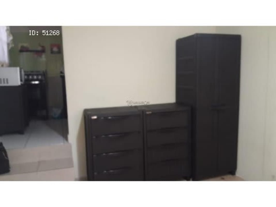 Fully equipped kitchen with stove, microwave, refrigerator in furnished studio apartment 12 de Octubre Panama City