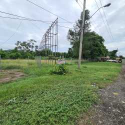 Tree lined dirt road and rural countryside bordering Capira commercial recreational land lot