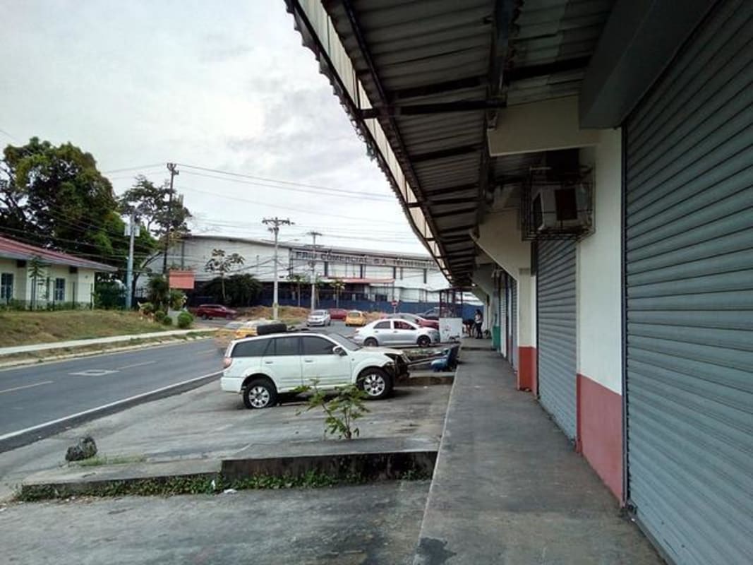 1500m² Commercial Land Pedregal Corner Lot Metro Access