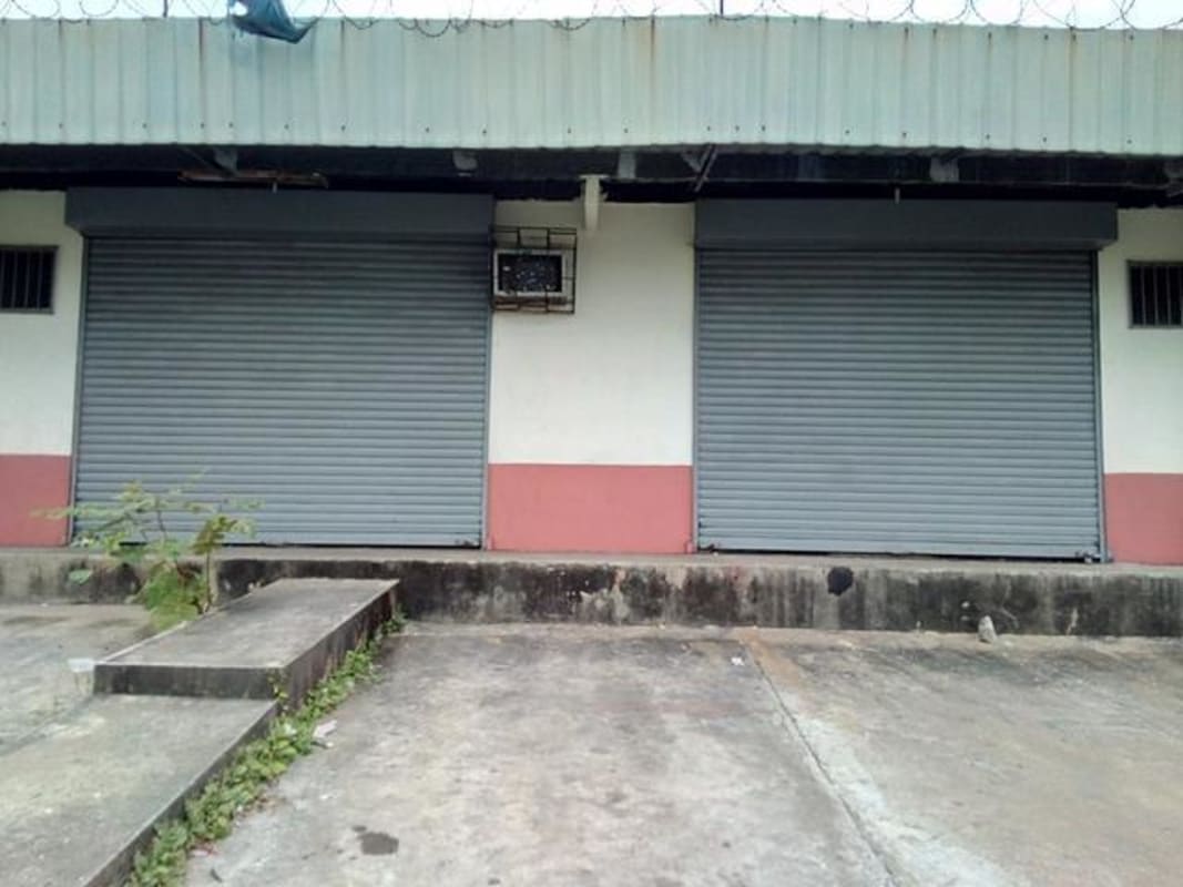 Exterior of commercial property with roll-up doors and loading area Pedregal Panama City