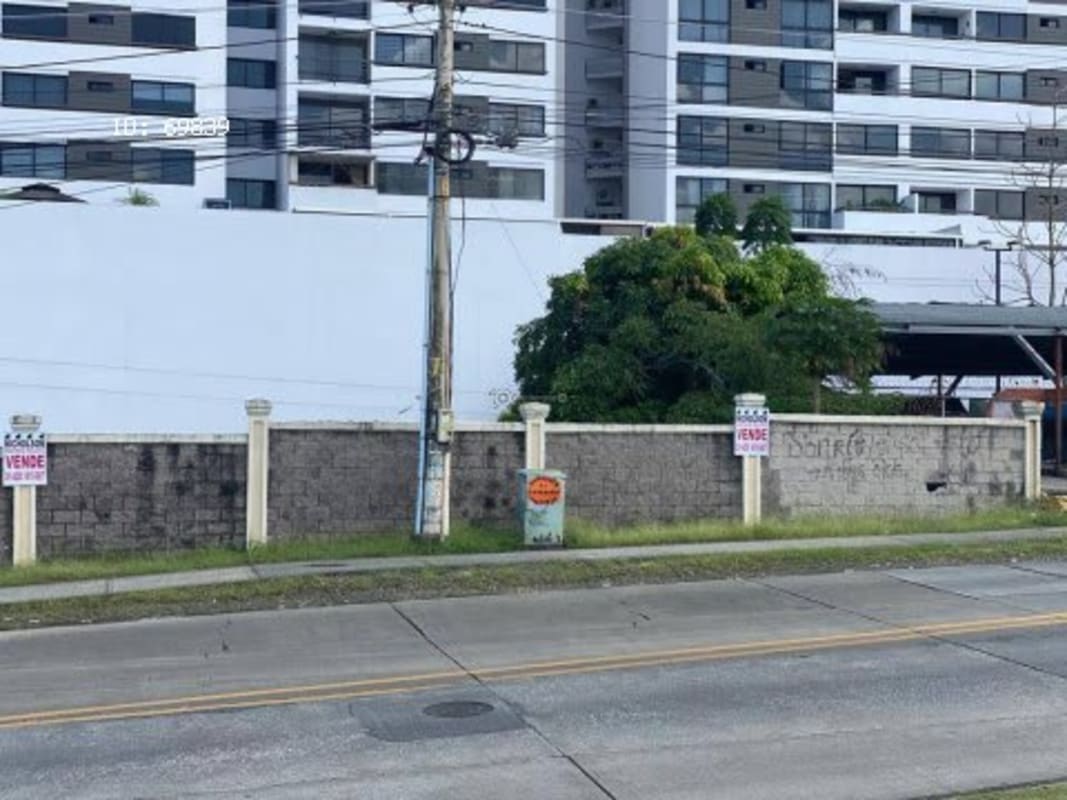 750sqm flat lot fenced and adjacent to apartment towers Condado del Rey Panama