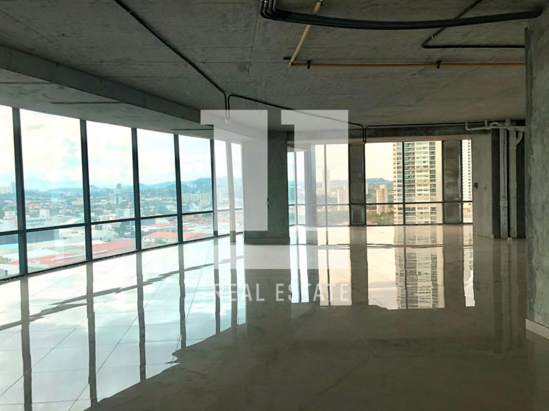 Shell office floor with ceiling exposure and large windows Costa del Este