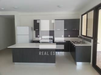 Contemporary open-plan kitchen with island in PH River Valley Panama Pacifico