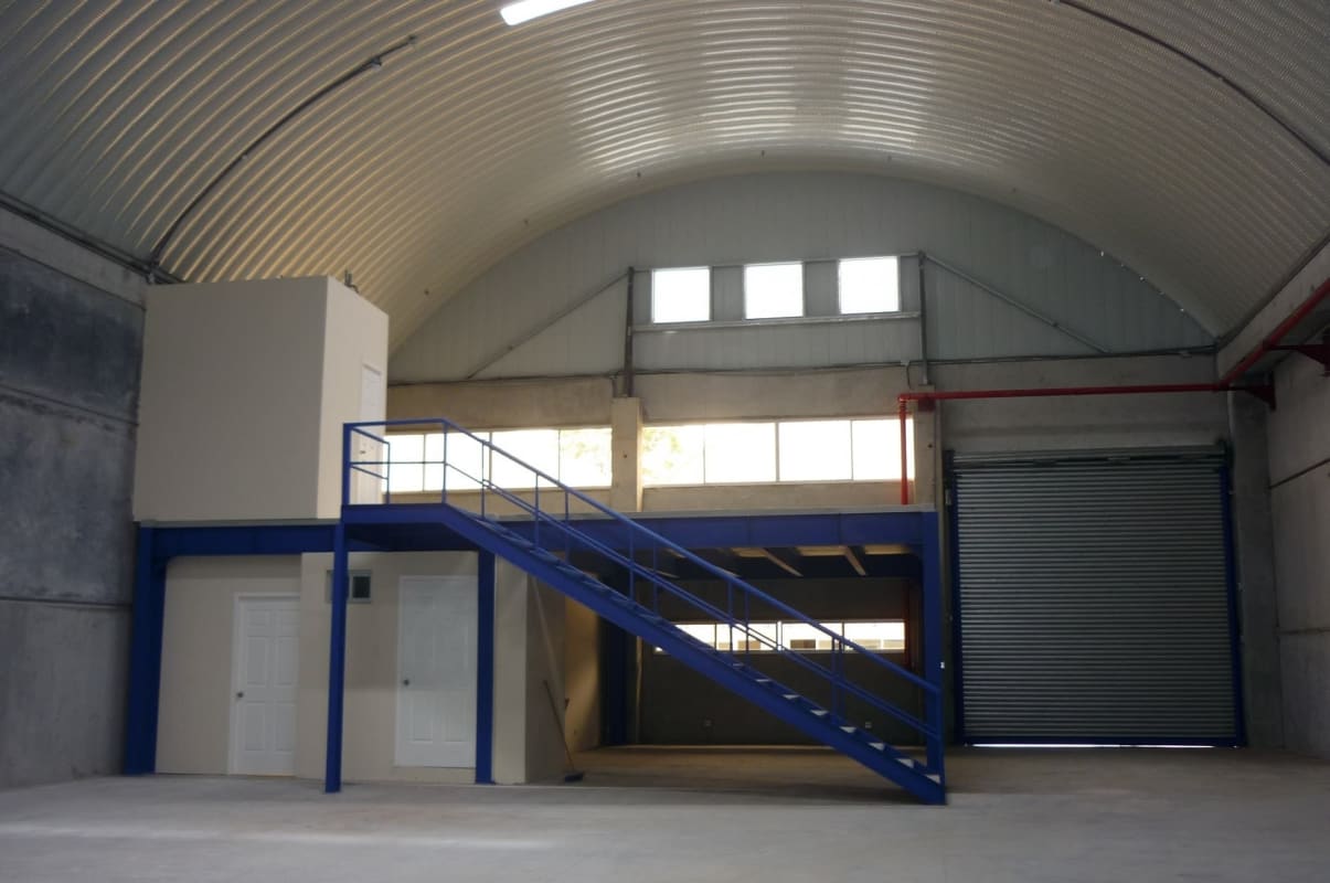 Warehouse in Las Mañanitas Industrial Park with mezzanine office and high clearance for rent Panama