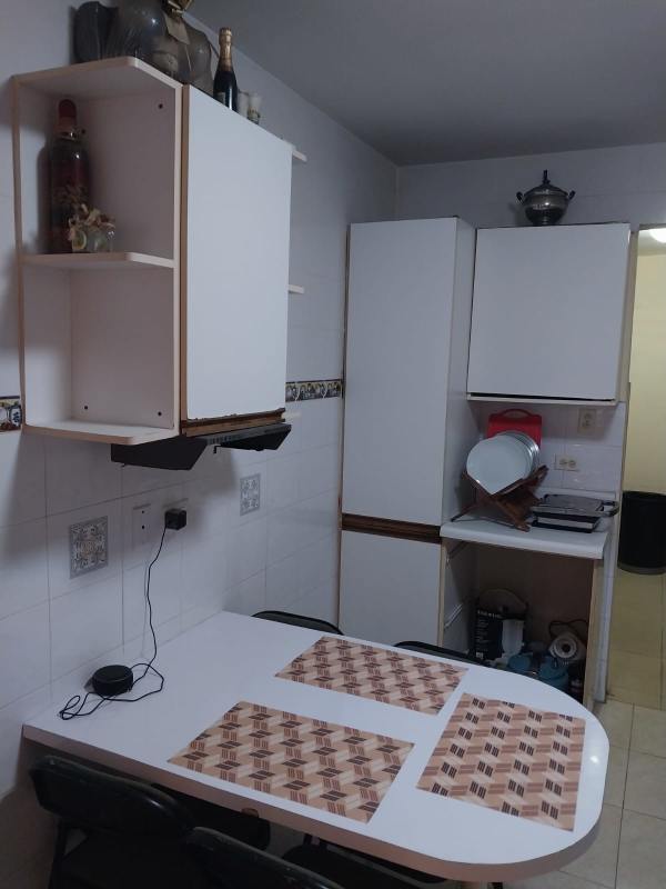 Compact shared kitchen with white cabinets dining area in PH Residencial Las Palmeras Brisas del Golf Panama