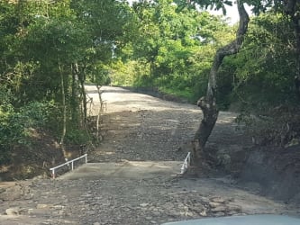 Rustic dirt access route with greenery in Rio Hato land for sale