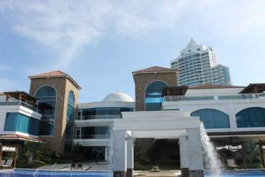 Rooftop infinity pool with panoramic ocean vistas at PH Casa Bonita Playa Bonita Panama