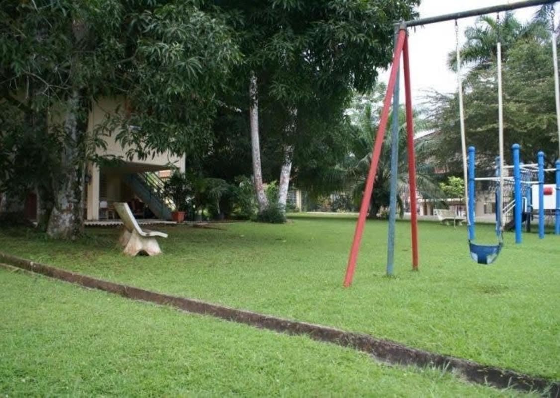 Clayton 4BR Family Home in Gated Community 400m²