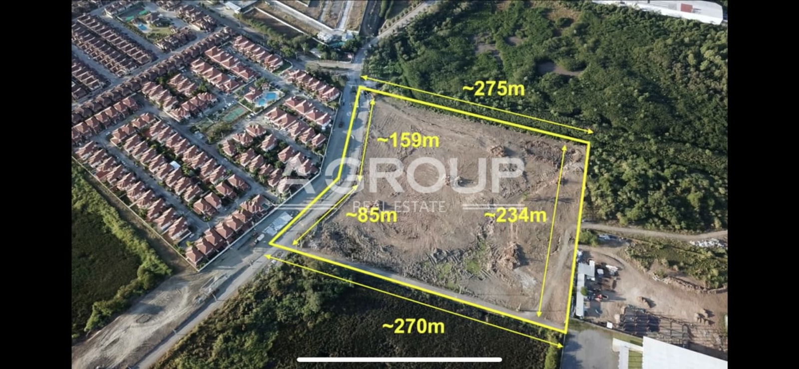 Aerial view of 60,000 m2 development plot outlined in yellow near high-end neighborhoods in Costa Sur Panama