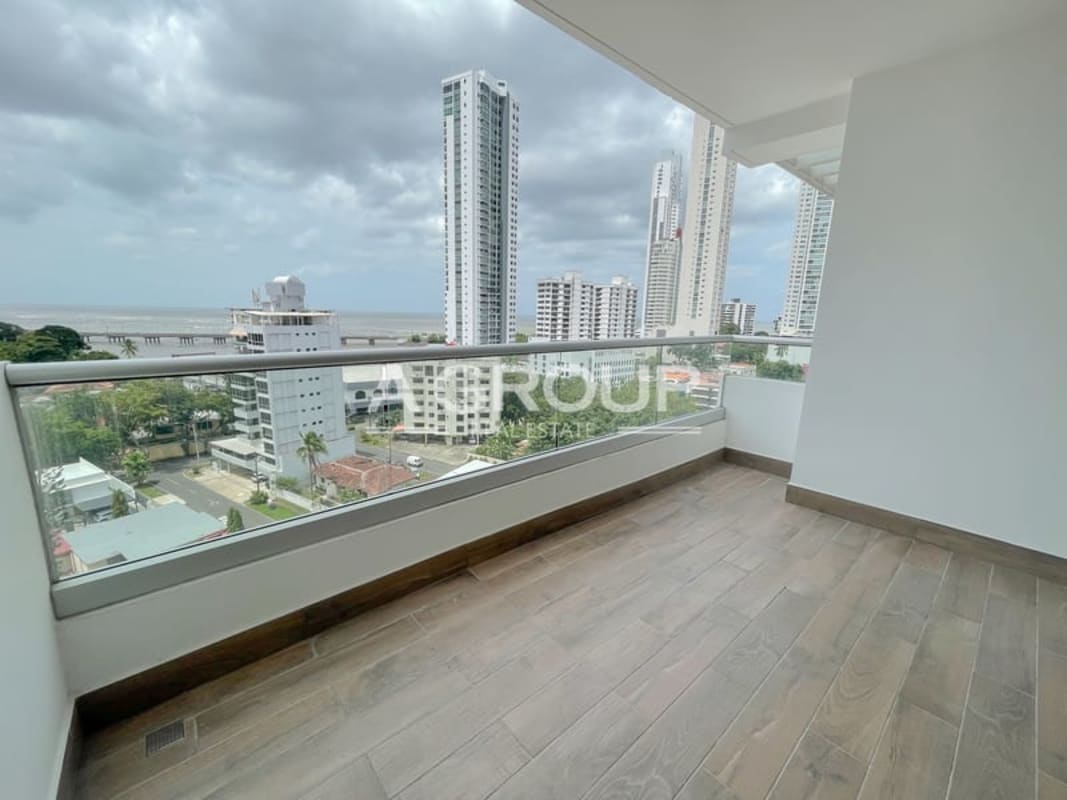 Private glass balcony with panoramic ocean and city skyline views in PH Panorama Coco del Mar Panama
