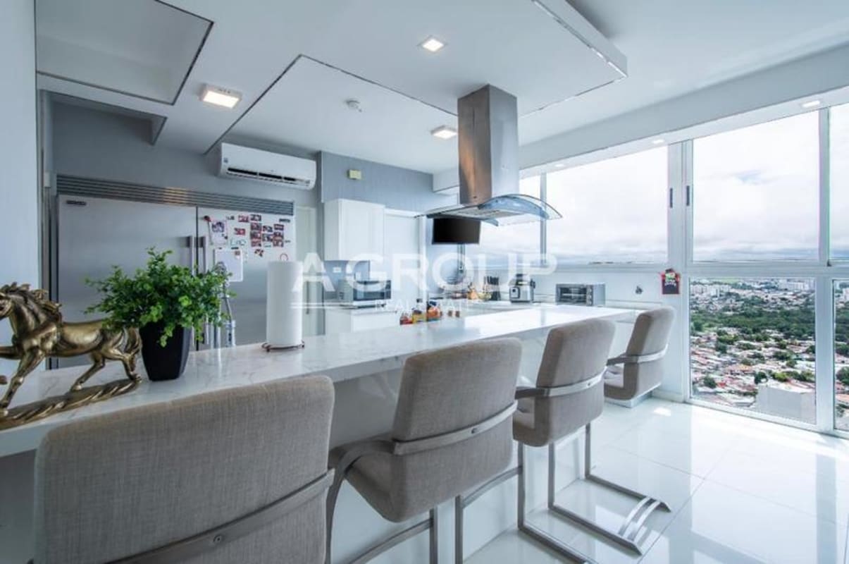 Infinity swimming pool with ocean and skyline views at PH Icon Tower in Panama City