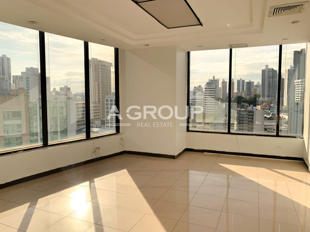 Floor-to-ceiling windows corner office with skyline views PH Advanced 099 Obarrio Panama