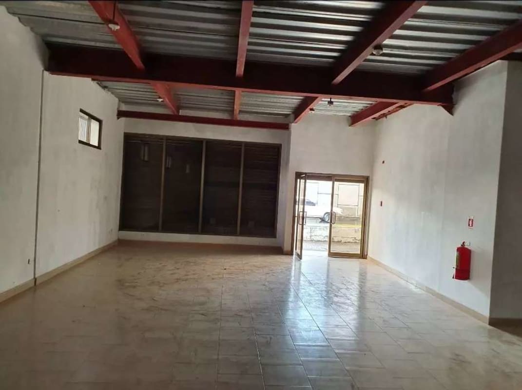 Empty commercial office space with tiled floors, high ceilings and natural light in Panama City