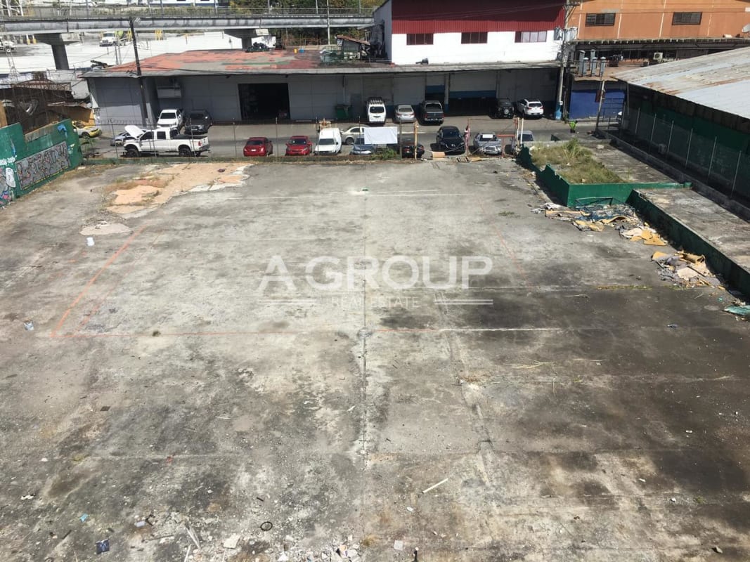 Large vacant concrete lot close to Transístmica avenue in Panama City Pueblo Nuevo area