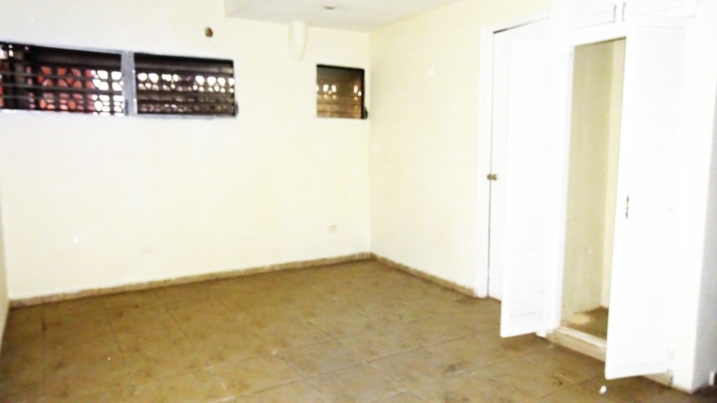 Balcony overlooking lot and neighborhood of San Francisco Panama