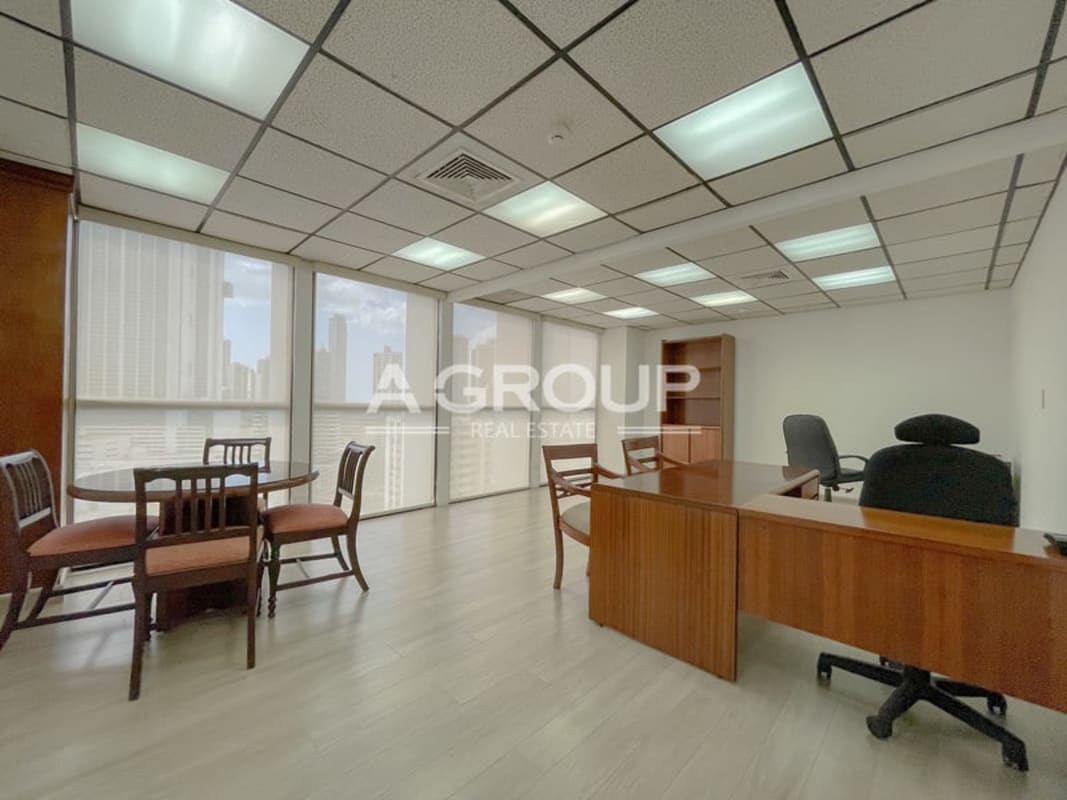 Corner executive office with skyline views at Humboldt Tower Panama