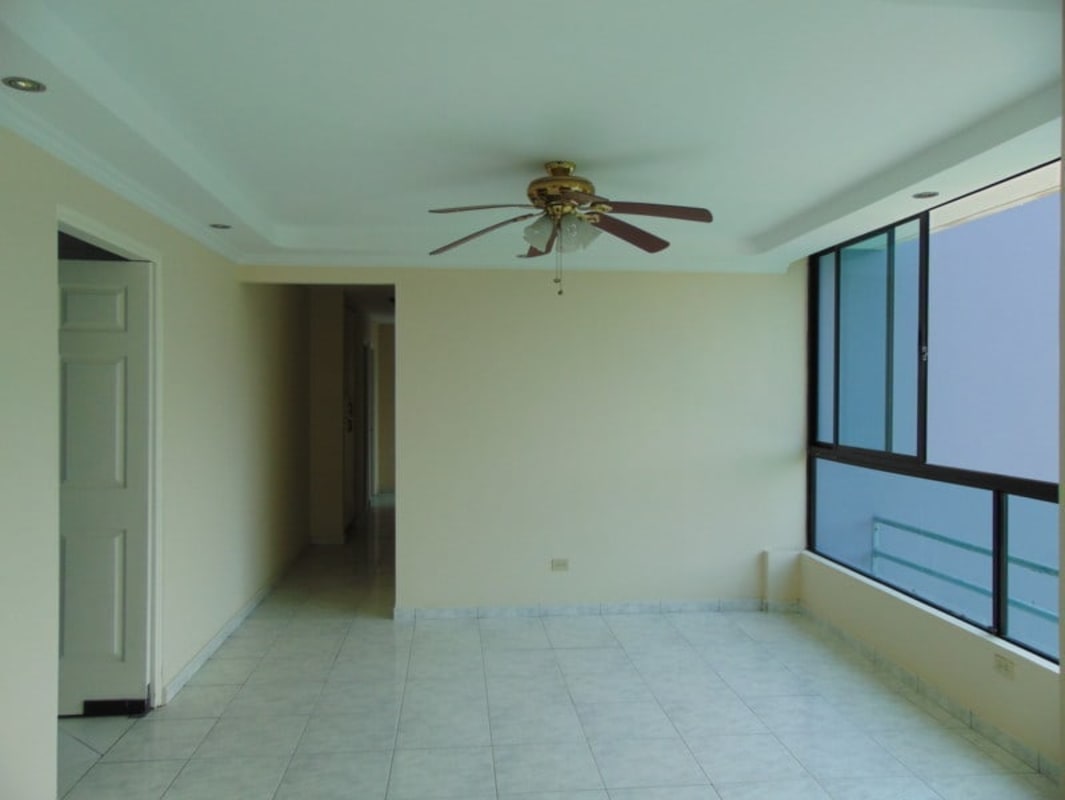 White kitchen cabinets with granite countertops in apartment PH Mirabel San Francisco Panama City