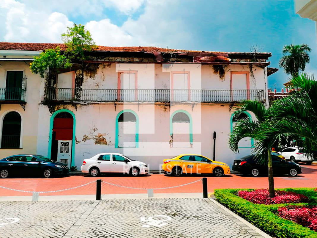 Colonial two-story heritage building near Plaza Bolívar Casco Viejo Panama