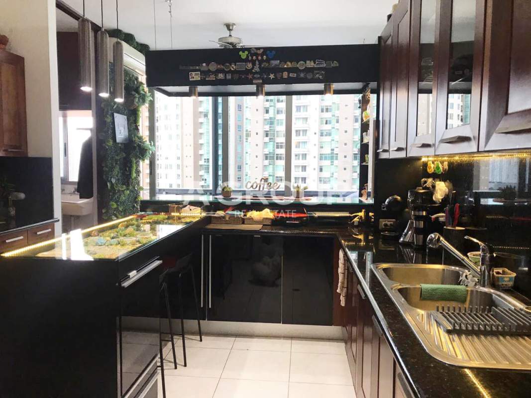 Modern bathroom with double vanity, tub, glass shower in PH Aqualina Punta Pacifica Panama