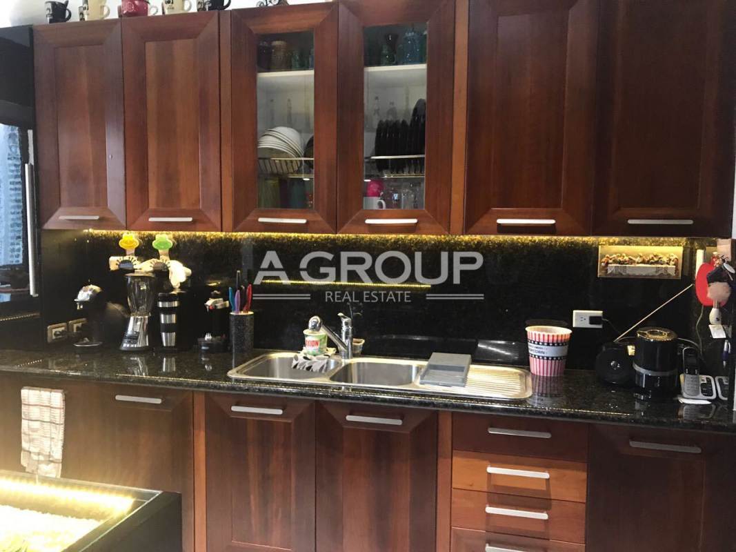 Living space with access to balcony panoramic sea city skyline in PH Aqualina Panama