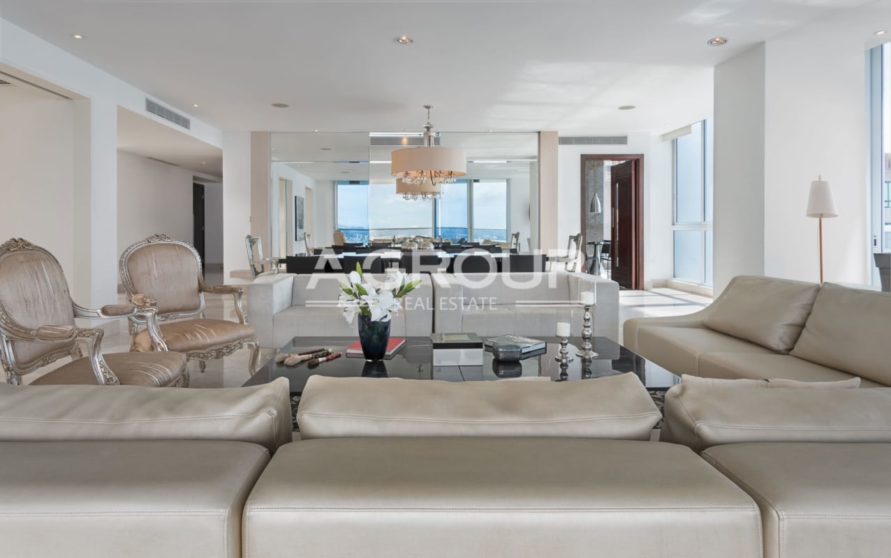 Luxury kitchen with Italian granite countertops in The Point Punta Paitilla Panama