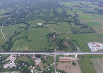 Agricultural and commercial titled land beside Interamericana highway in Panama