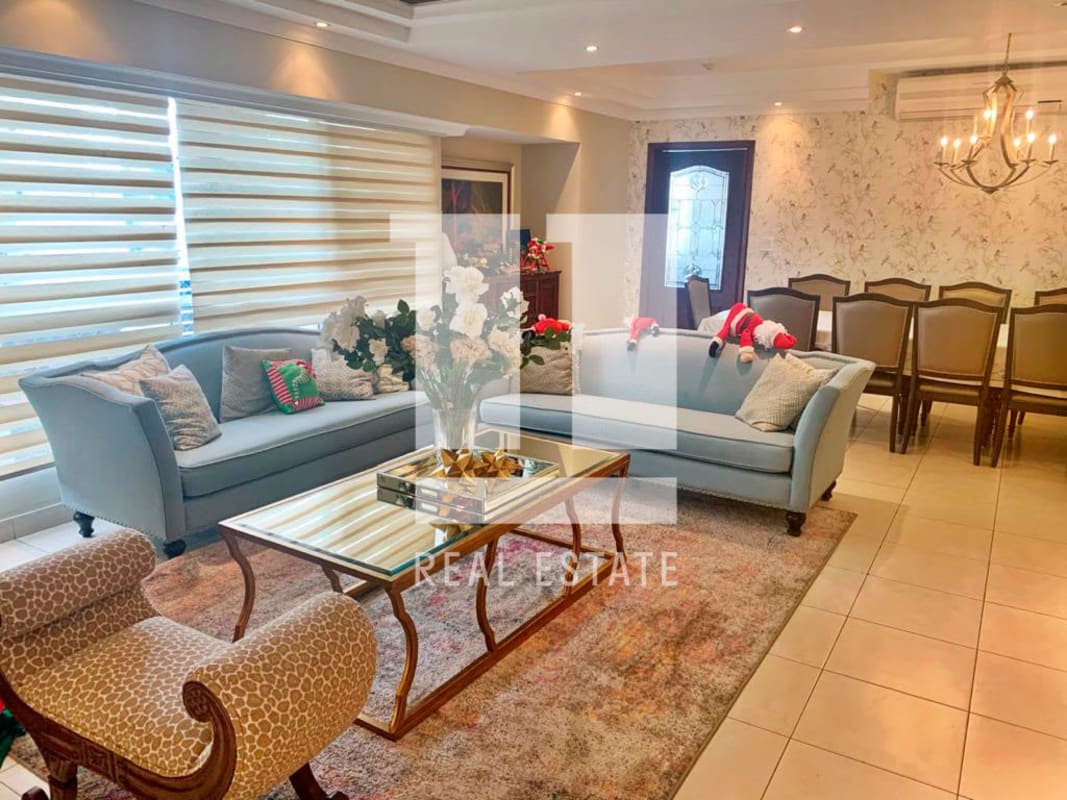 Granite kitchen with appliances, wooden cabinets PH Victoria Tower Obarrio Panama City