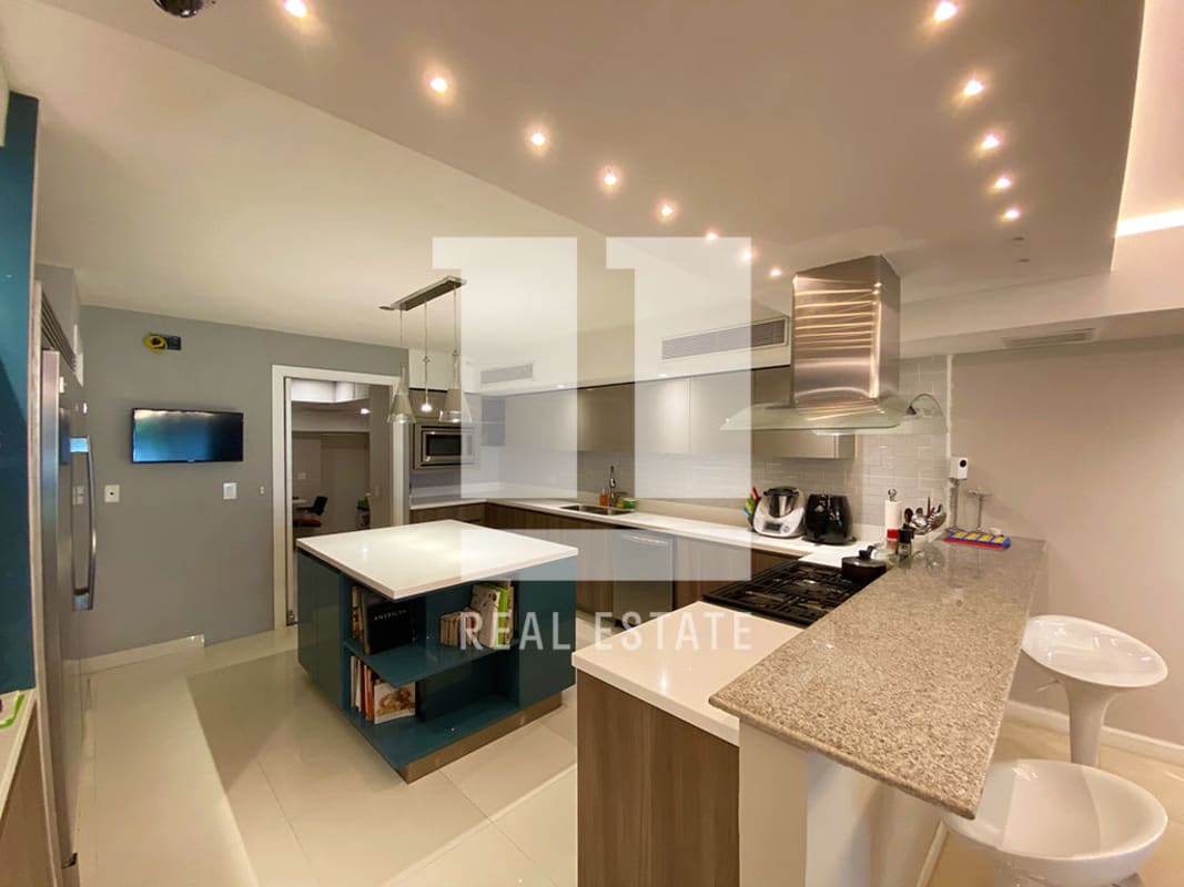 Modern kitchen with stainless sink and Silestone surfaces in Punta Paitilla house