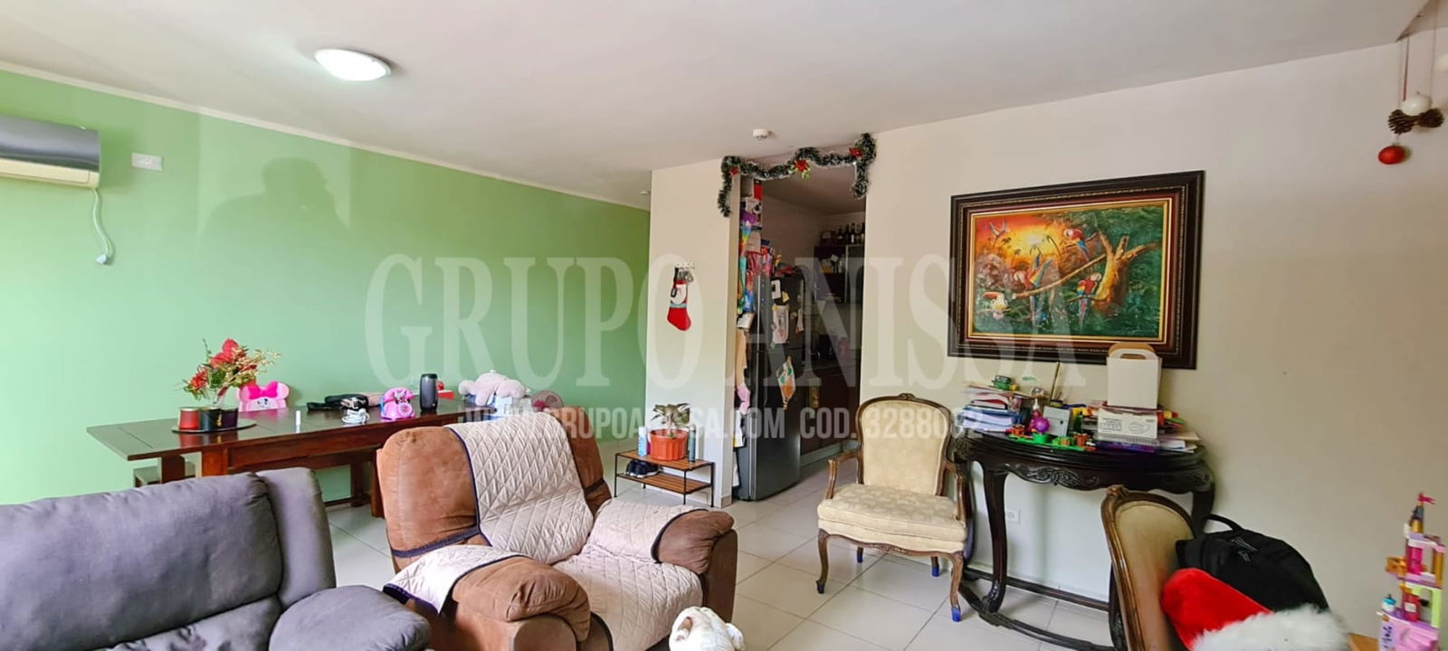 Spacious living dining room with ceramic tile floors AC and green wall Mallorca Park Panama