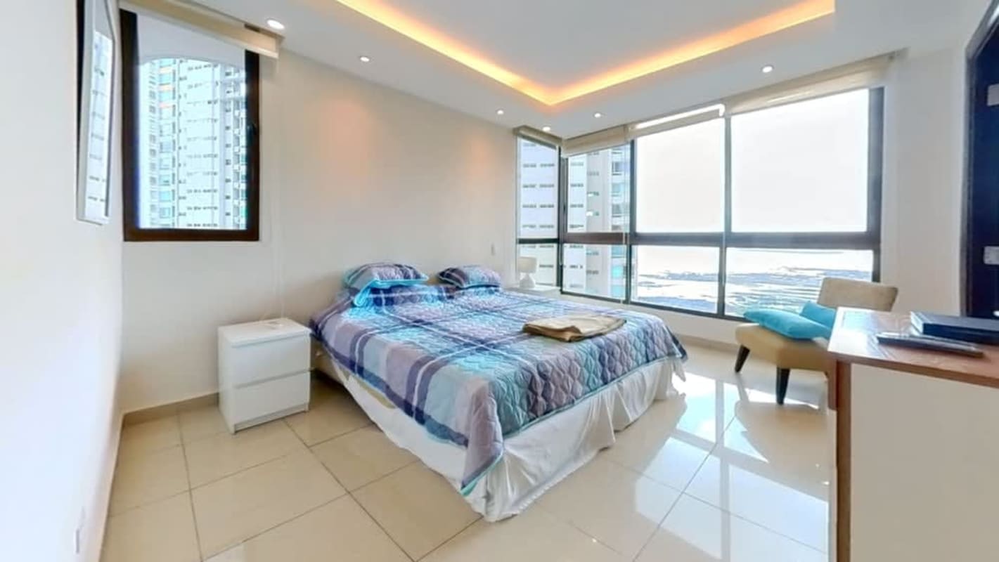 Bright bedroom with split AC, built-in closets, TV in PH San Francisco Bay Panama City
