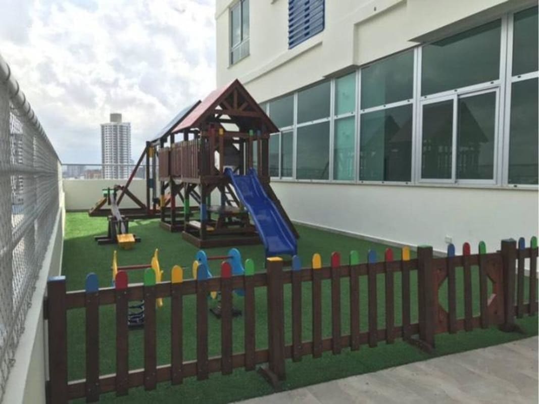 Modern lobby area with seating, decor, and artistic wall mural at PH Vista Hermosa El Carmen Panama City