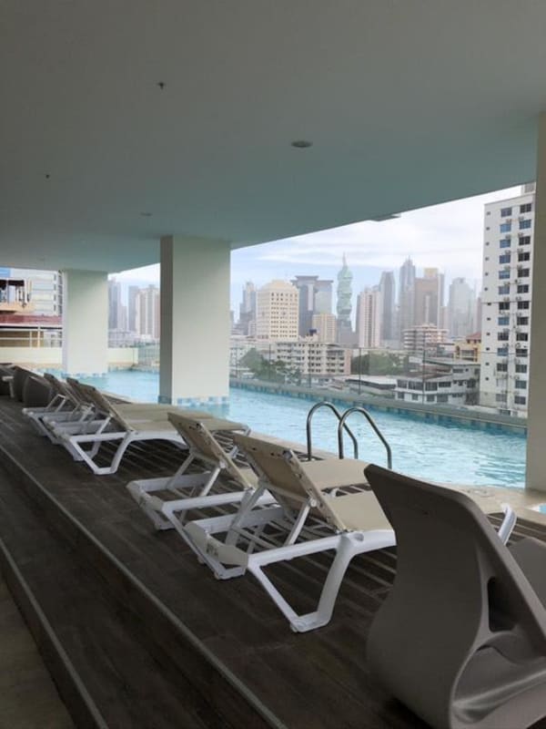 Second bedroom with wardrobe, AC, natural light in PH Vista Hermosa El Carmen Panama City