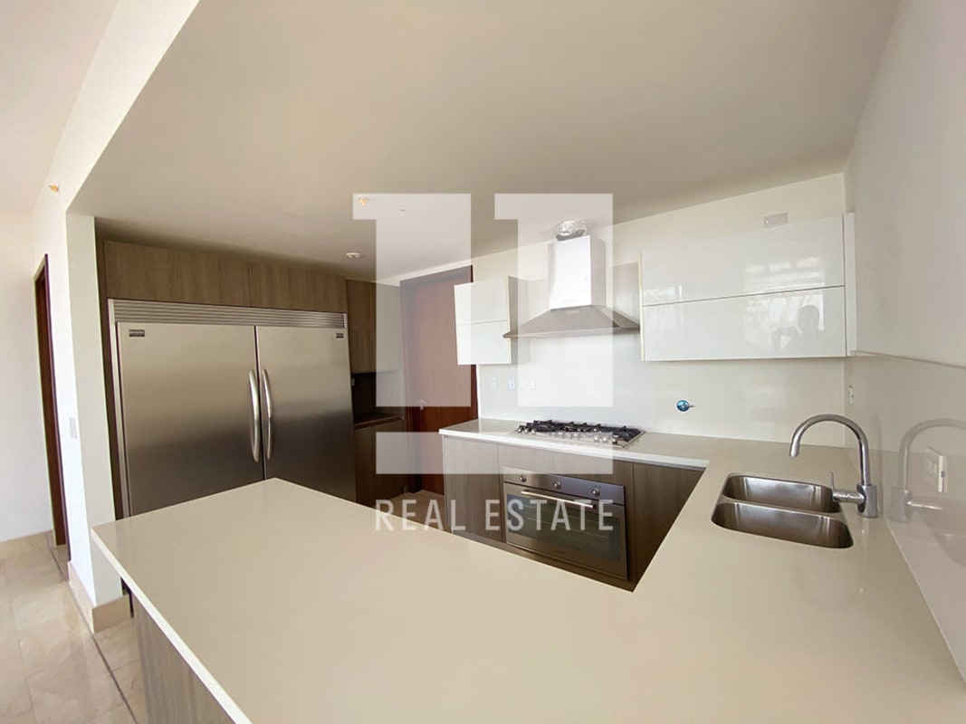 Infinity rooftop pool with spectacular Pacific Ocean view PH Panorama Tower Coco del Mar Panama