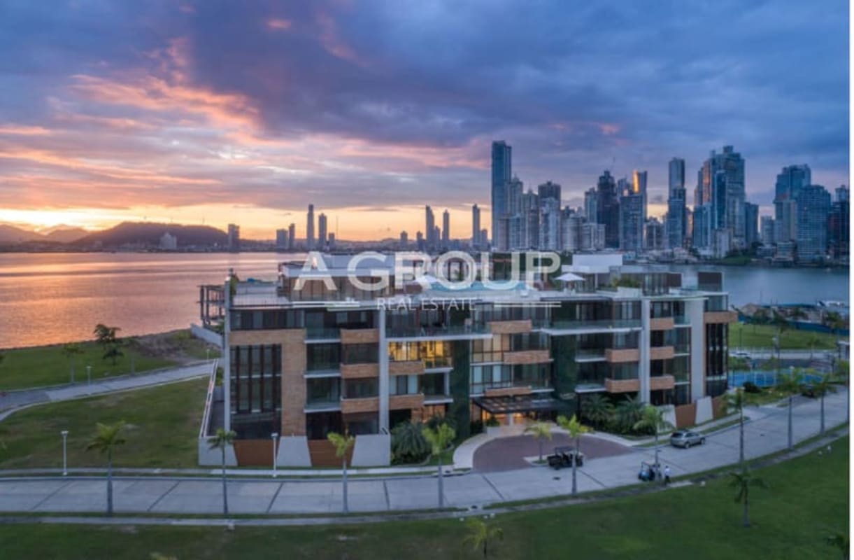 Luxury 3BR Garden Apartment Marina View Ocean Reef Islands