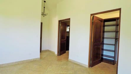 Spacious living room with tile flooring, large windows and access to balcony in mountain villa Panama