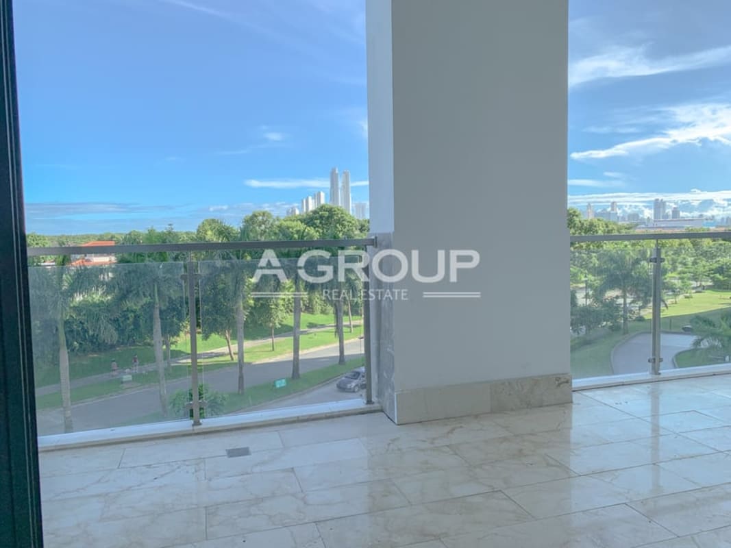 Luxury 4BR Apartment with Golf and City Views in Valery Point