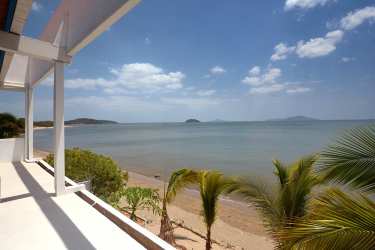 Beachfront 9BR Villa in Veracruz Just 20 min Panama City