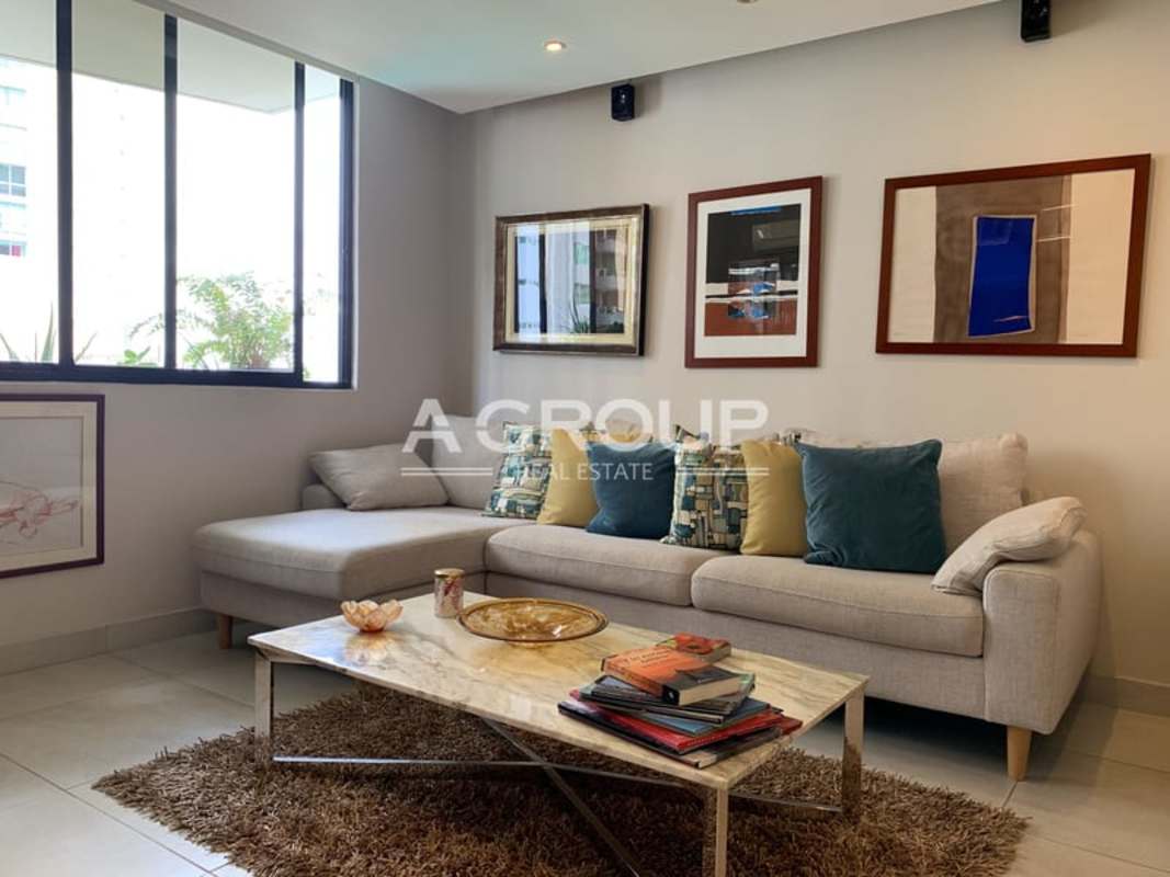 Bedroom with natural light and ensuite bathroom PH Majestic apartment Panama