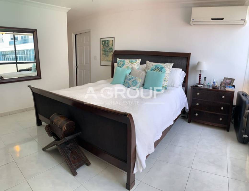 Modern bathroom with granite countertop PH Majestic Punta Paitilla Panama