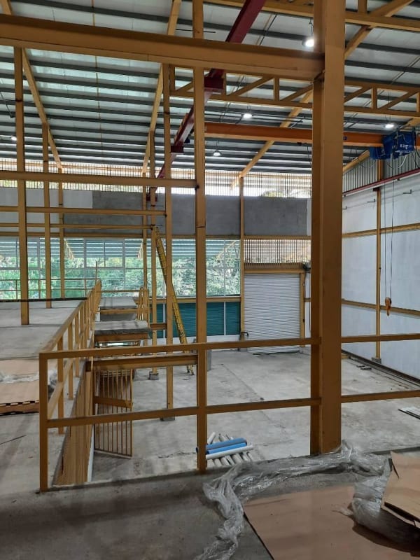 Brand New 700m2 Industrial Warehouse + Bridge Crane Campo Limberg