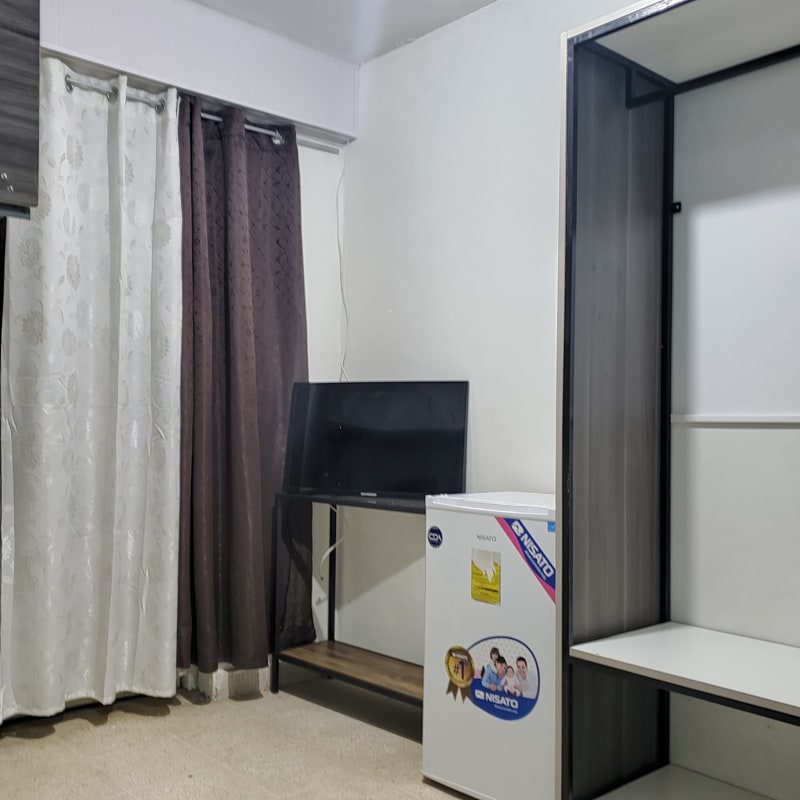 Room rental with mini fridge, TV and wardrobe in El Cangrejo Panama