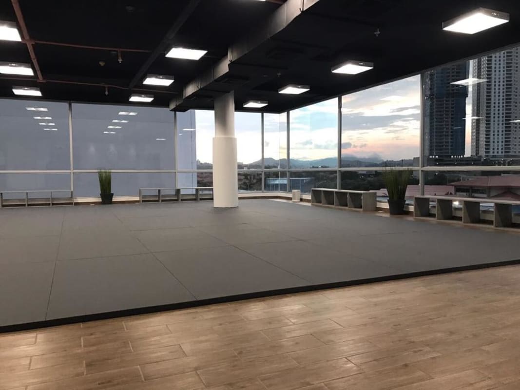 Large open-plan commercial unit view skyline ideal office showroom Costa del Este BMW Tower