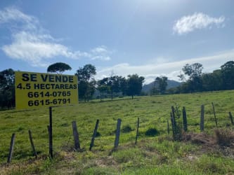 Large rural land parcel bordered by wooden fencing and mountains views in San Pablo Viejo David