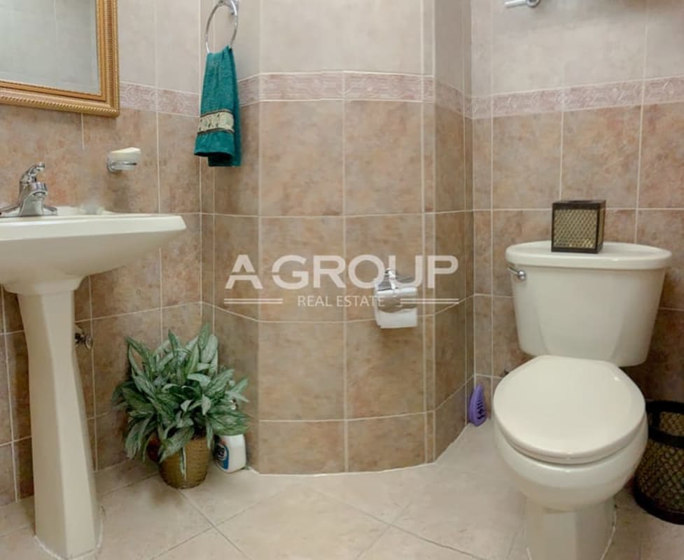 Bathroom with beige ceramic tiles pedestal sink PH Bay Mall Avenida Balboa office Panama