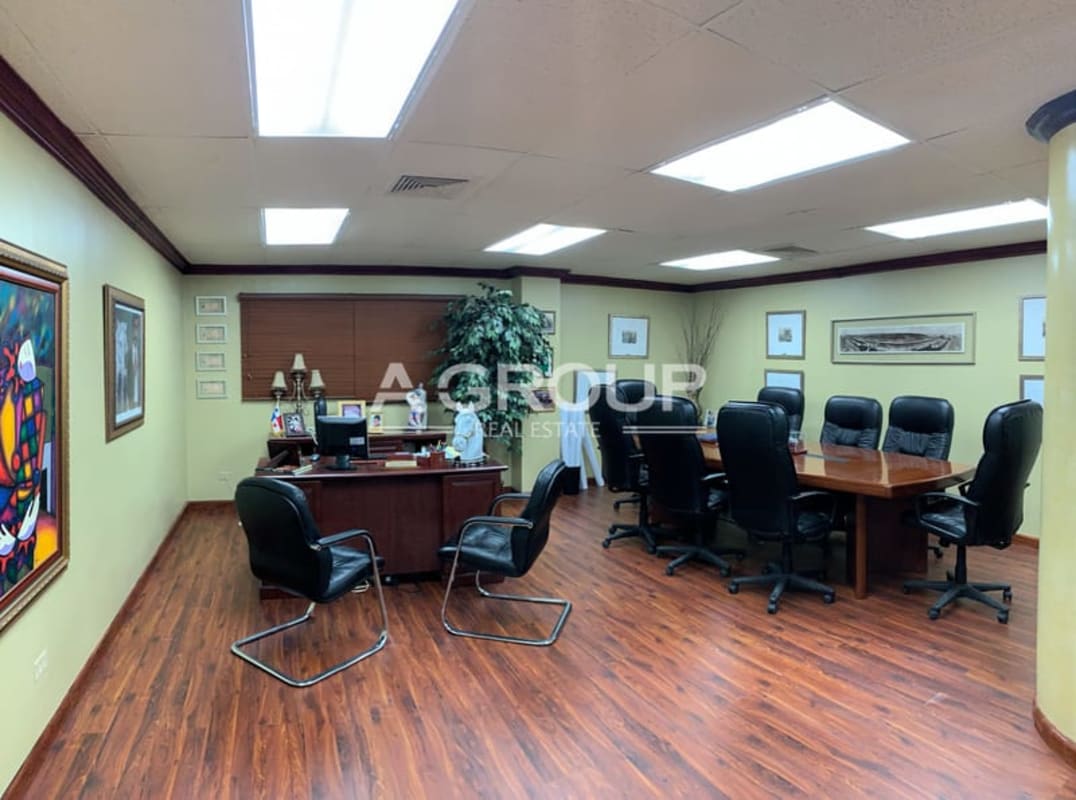 Large executive office and meeting room with wooden floors PH Bay Mall Panama