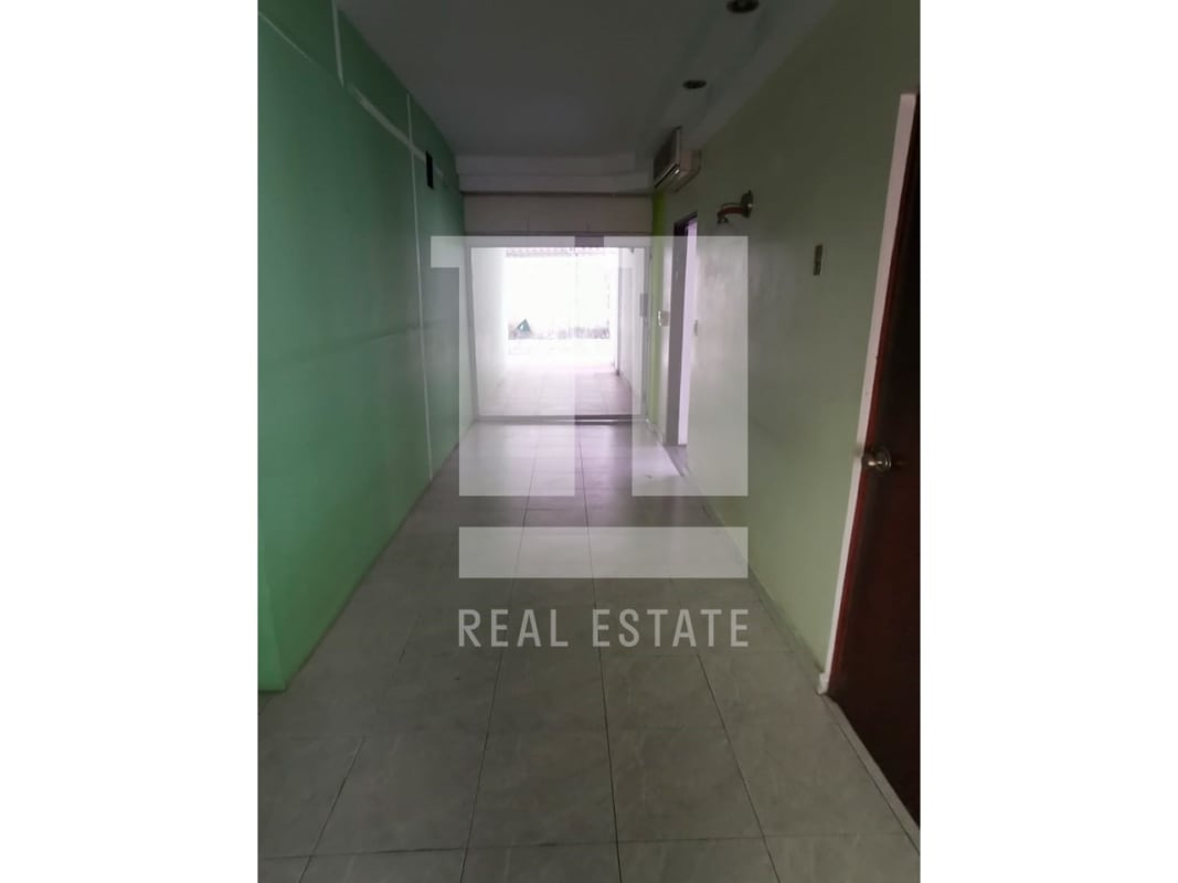 Large 6BR House with Balconies and Terraces in Obarrio Panama