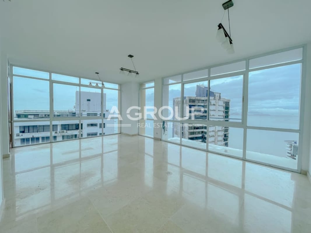 Spacious secondary bedroom with closet in PH Vista del Sol Penthouse Panama City